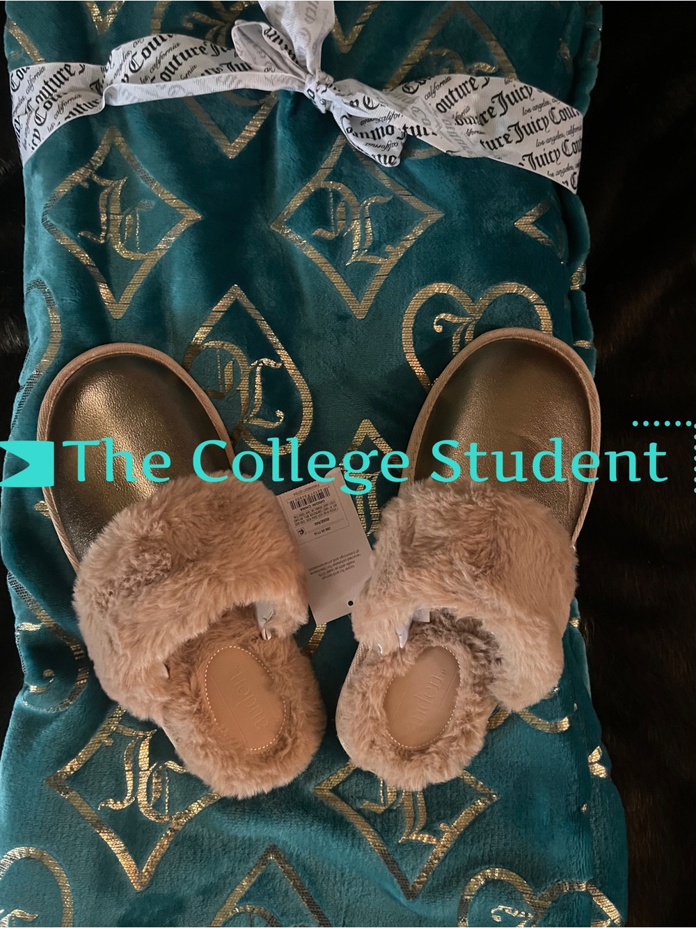 🍎Juicy Couture Throw blanket oversized with gold tone slippers. NWT
